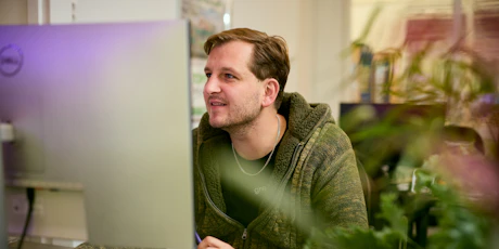 bram is aan het videobellen